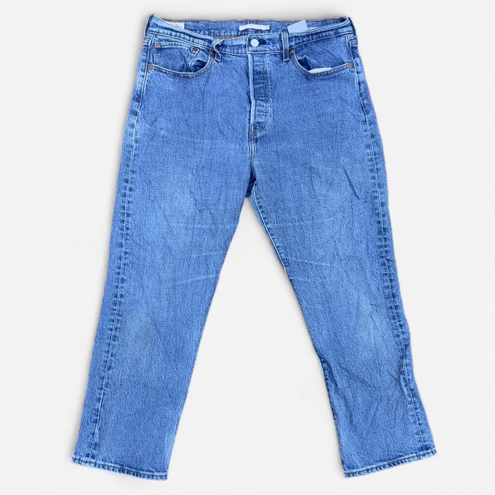 Levi’s Ribcage Straight Medium Wash High Rise Jeans